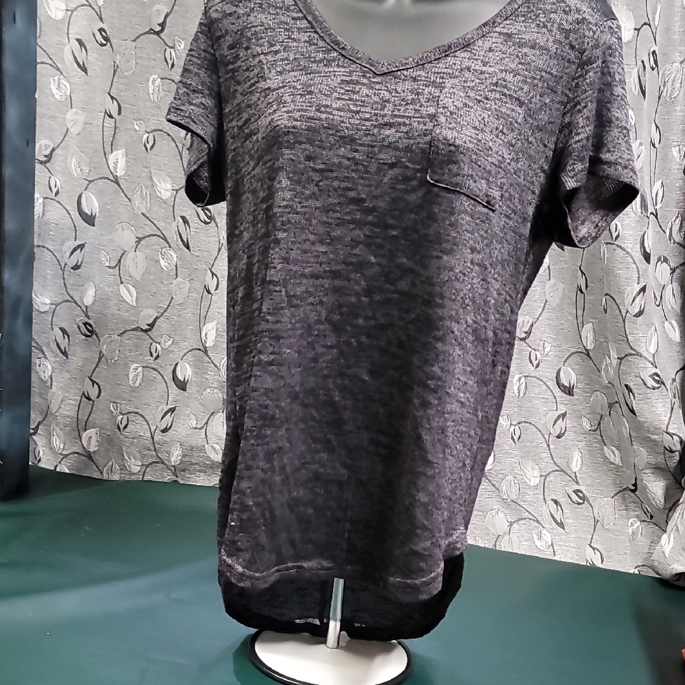 **Women’s Slate Gray V-Neck Pocket Tee**